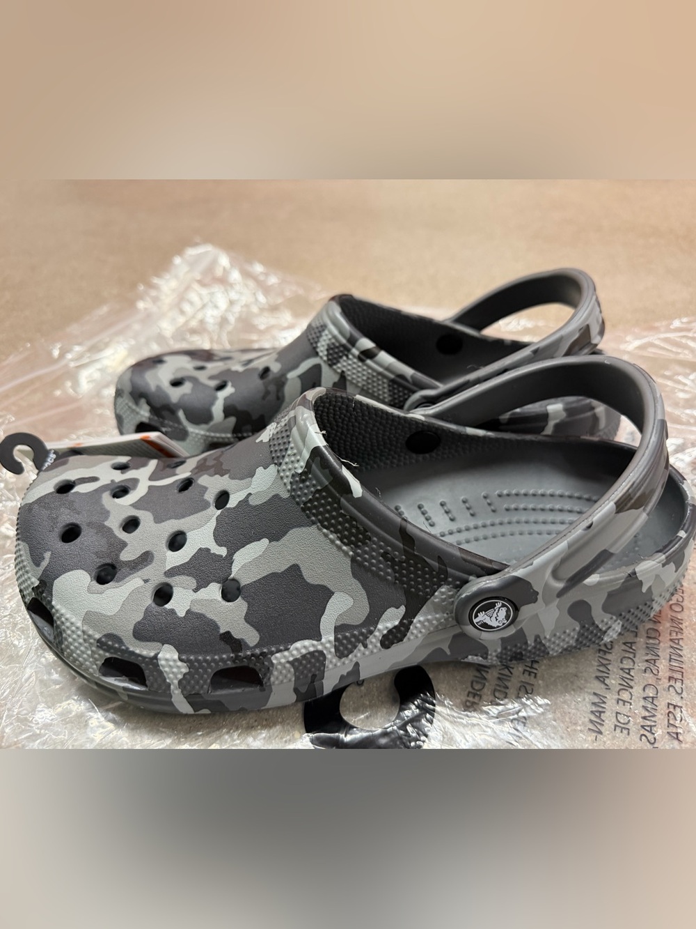 NWT CROCS Unisex Classic Printed Camo Clogs 206454-0IE Gray/Black